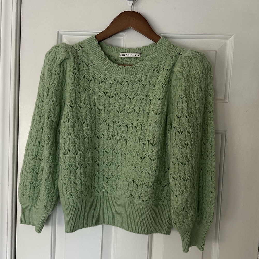 Alice & Olivia cashmere green sweater with puffed shoulders